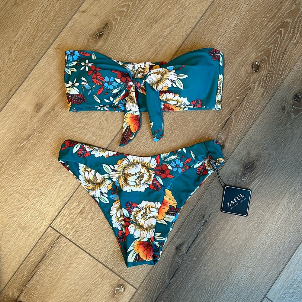 Women’s strapless bikini